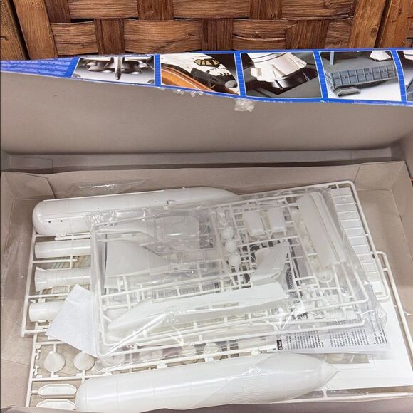 Revell Space Shuttle Discovery & Booster Rockets Model Kit - Picture 2 of 2